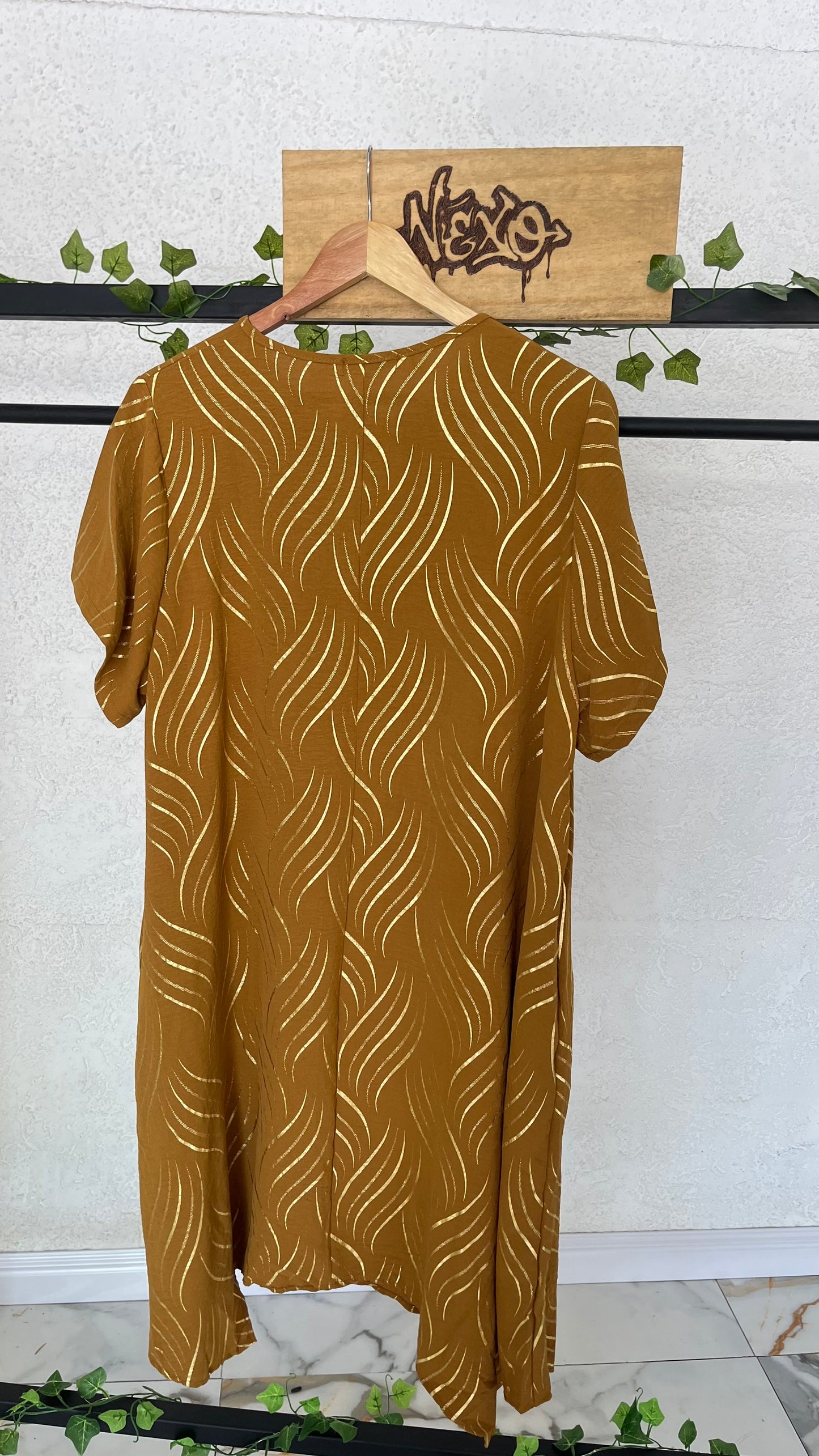 🤎 Vestido Ondas Doradas NEXO