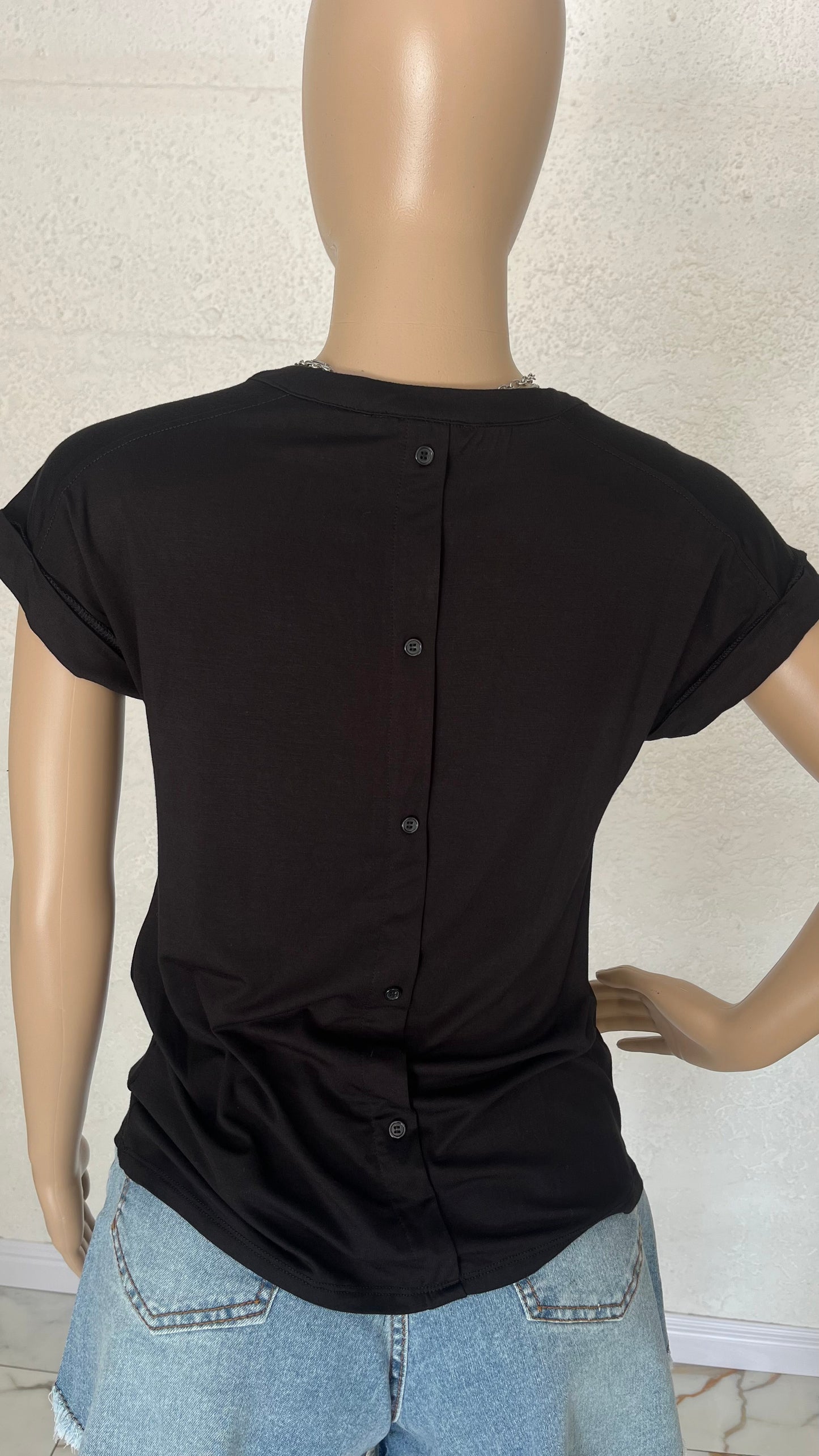 ✨ Blusa Noir Essentielle